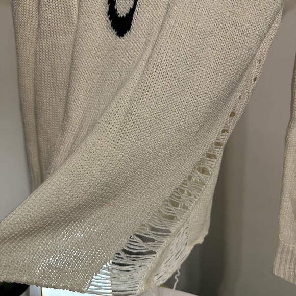 Hot topic Distressed-style Sweater - Picture 3 of 4